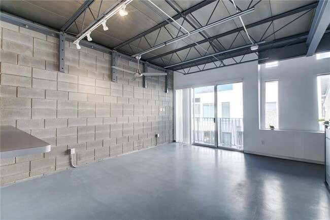 Foto del edificio - 4801 S Congress Ave