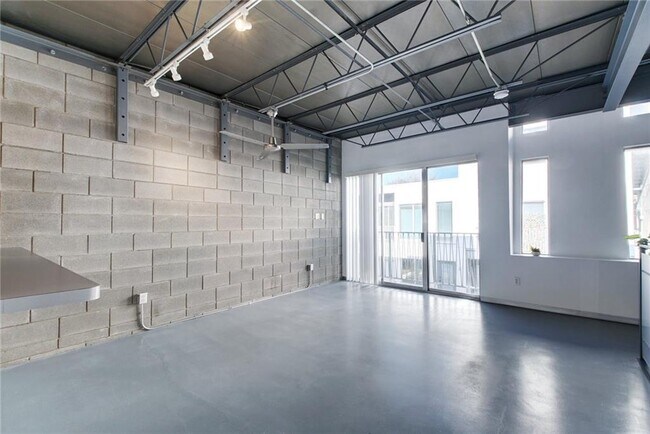 Building Photo - 4801 S Congress Ave