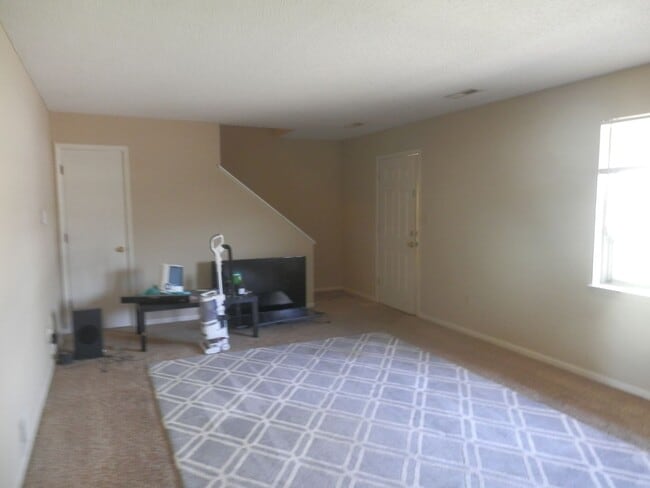 Foto del edificio - Quality 3 Bedroom 1.5 Bathroom Townhouse