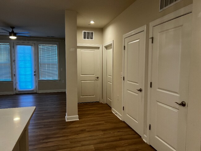 Building Photo - 3927 Fair Ridge Dr