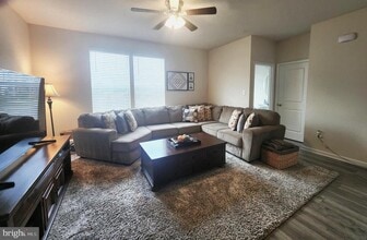 Building Photo - 2065 Hinshaw Dr