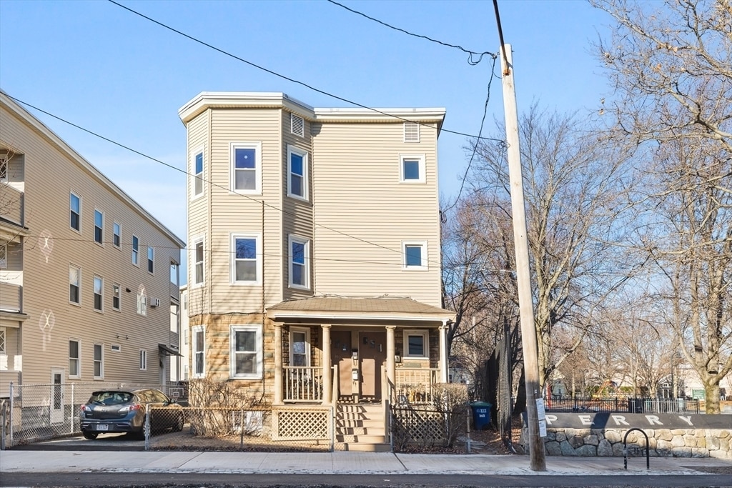 Primary Photo - 361 Washington St