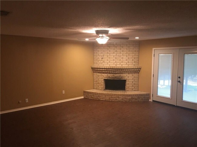 Foto del edificio - 4405 Willow Tree Dr