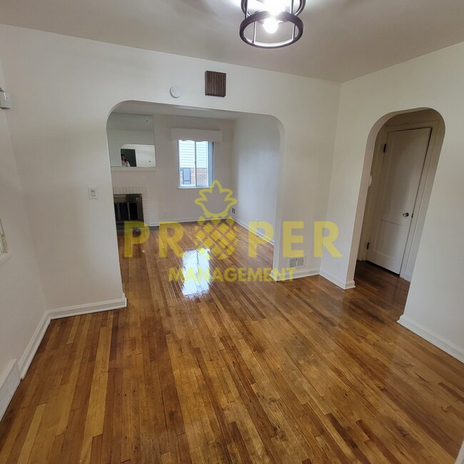 Building Photo - Amazing 3 Bed 1.5 Bath house with finished...