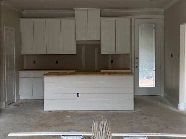 Building Photo - 611 Dominik Dr