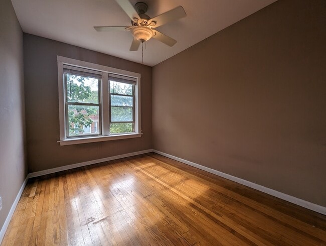 Foto del edificio - 2657 N St Louis Ave
