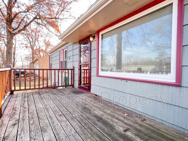 Building Photo - 204 N Kendall Dr