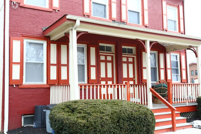 Building Photo - 723 - 725 S Walnut St