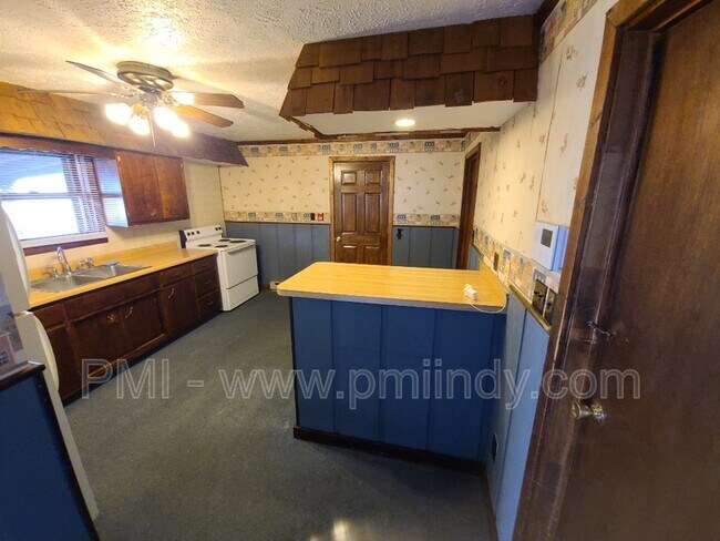 Building Photo - 556 N 12th St
