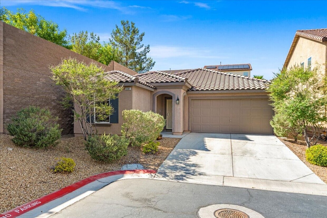 Foto principal - Beautiful 3 Bd, Single-Story Solar Powered...