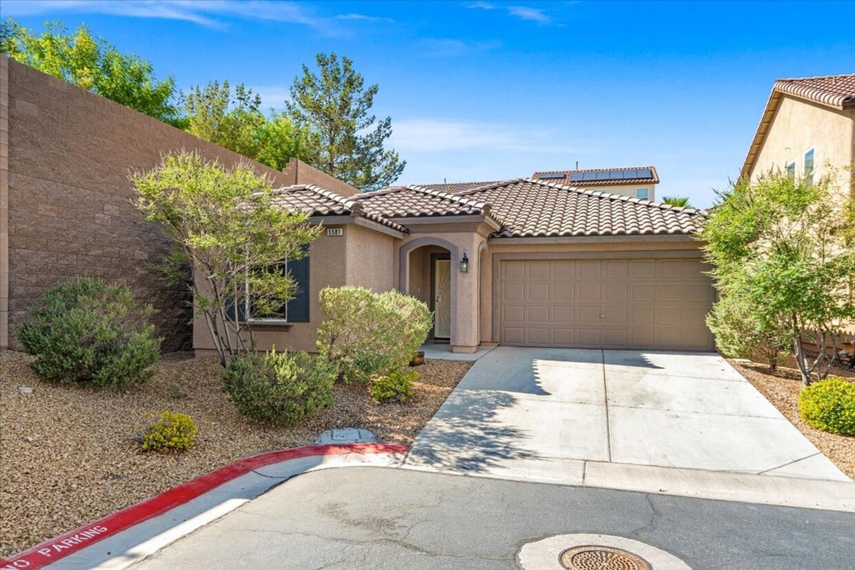 Primary Photo - Beautiful 3 Bd, Single-Story Solar Powered...