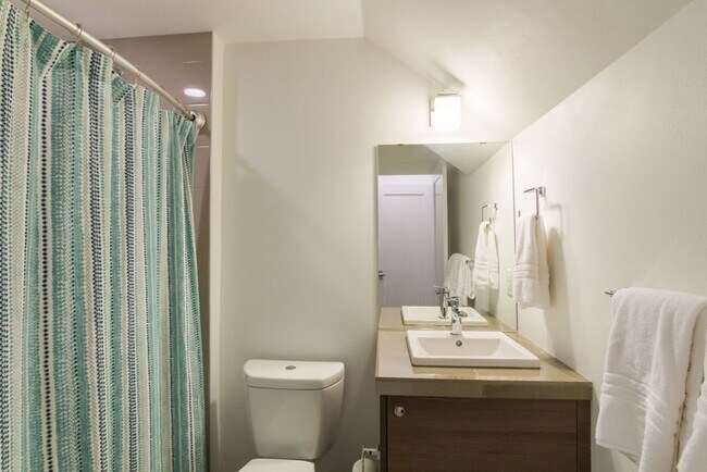 Building Photo - 3Bd/3Ba Seattle Townhouse