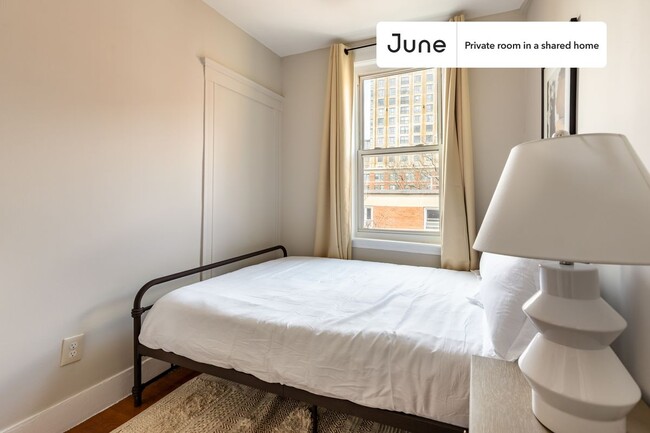 Foto del edificio - Private bedroom in 2 bed/1.5 bath Home