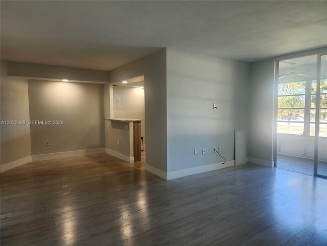 Building Photo - 9101 Lime Bay Blvd