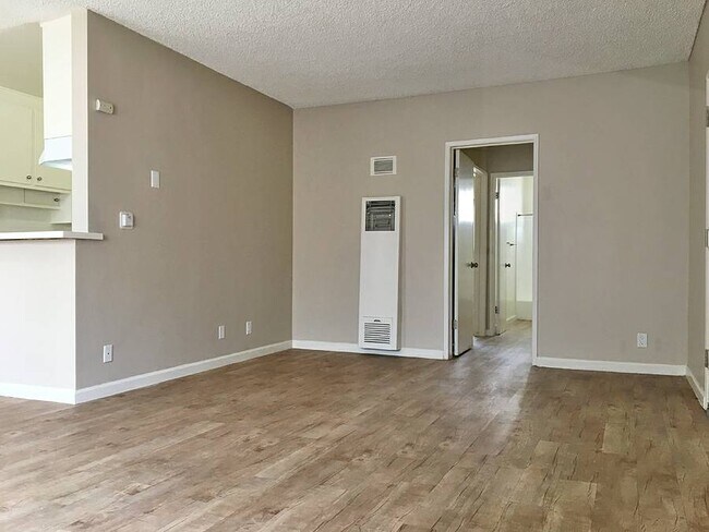 Living rm & Hallway - 7522 Canby Ave