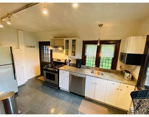 Building Photo - 84 Garden St