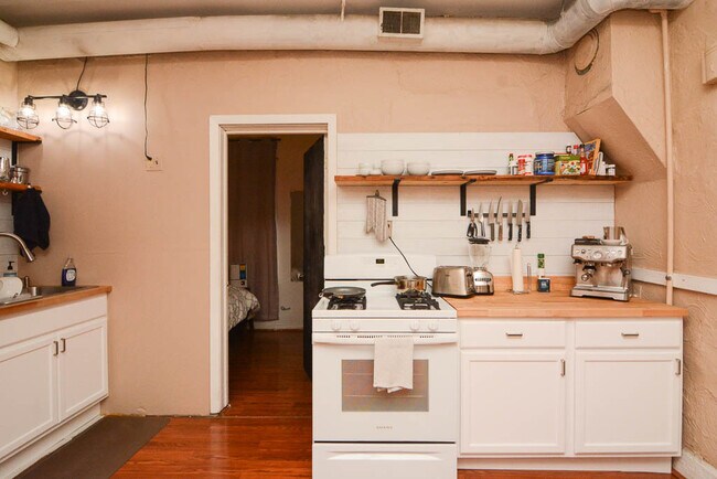 Building Photo - 1526 N Elston Ave