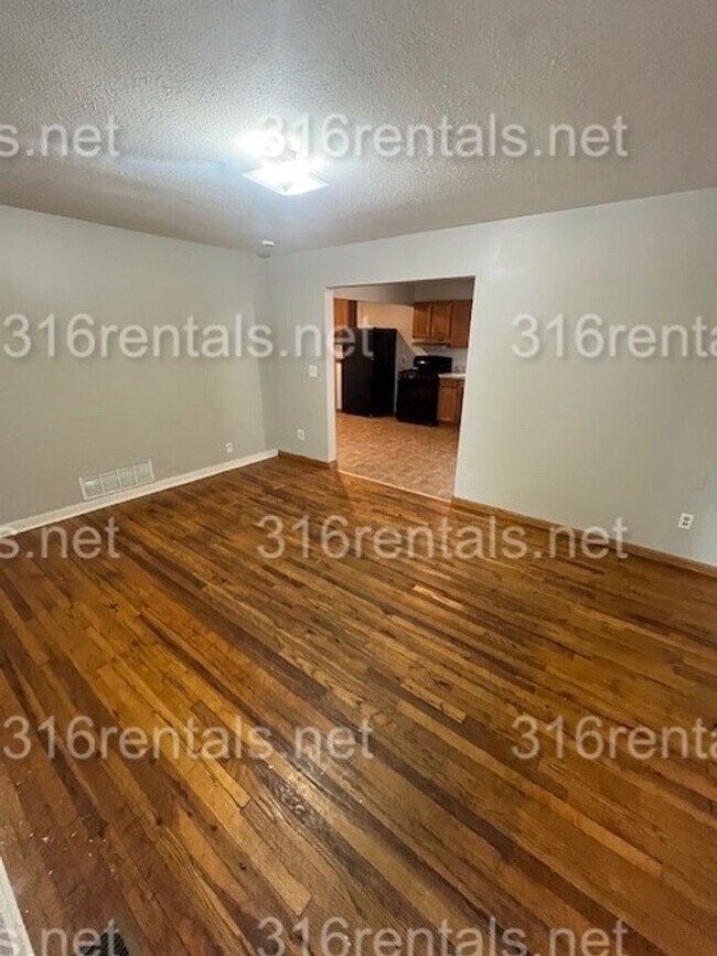 Foto del edificio - $1025 - 3 bedroom / 1.5 bathroom - Single ...