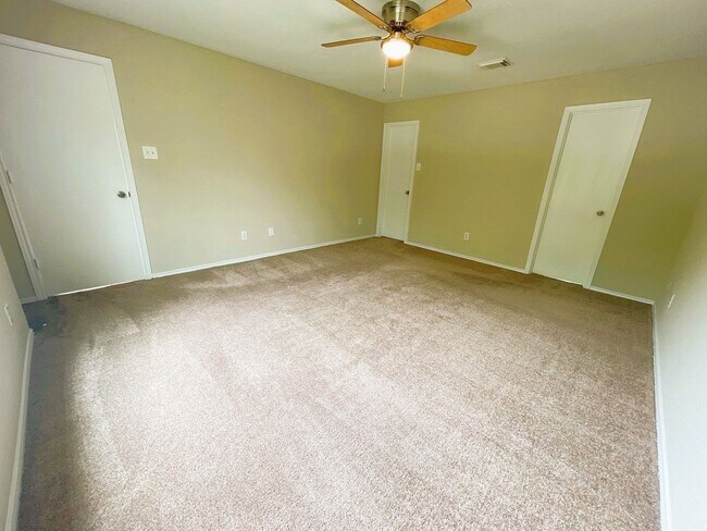 Foto del edificio - 436 Mystic Glen Loop
