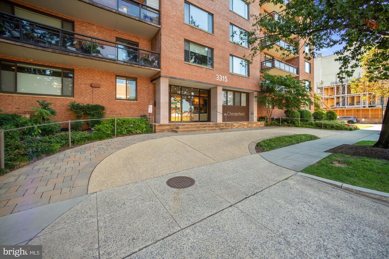 Primary Photo - 3315 Wisconsin Ave NW