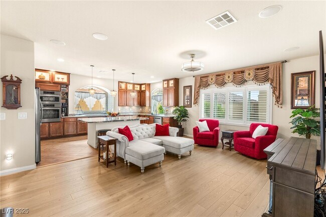 Foto del edificio - 6595 Creekside Cellars Ct