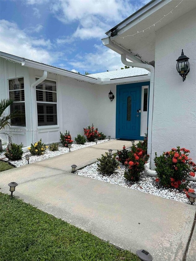 Primary Photo - 2515 SE Petit Ln