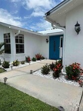 Building Photo - 2515 SE Petit Ln