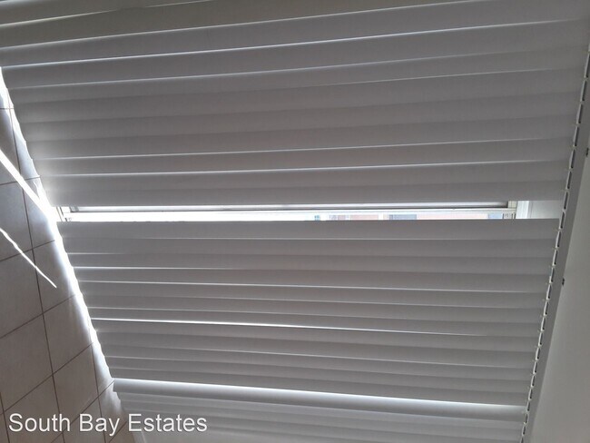 Foto del edificio - 21007 Victor St