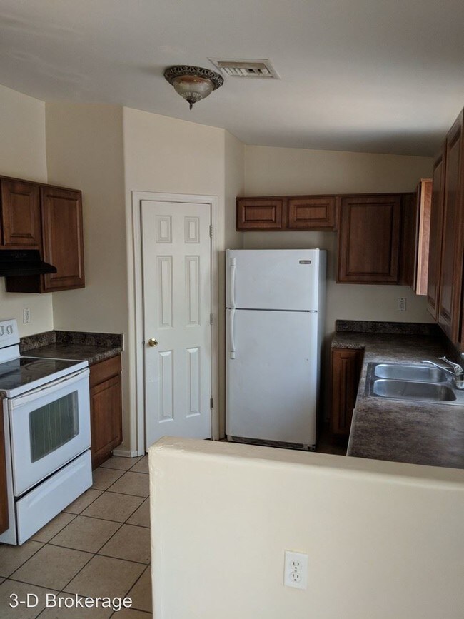Building Photo - 3 br, 2 bath House - 2049 E Cochise Vista