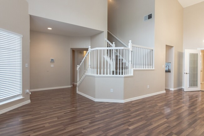 Foto del edificio - Two story home in Manteca!