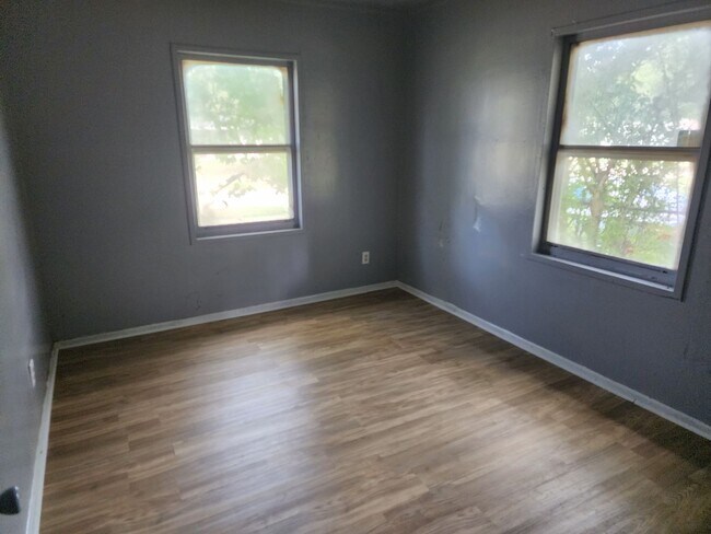 Building Photo - 3057Amherst