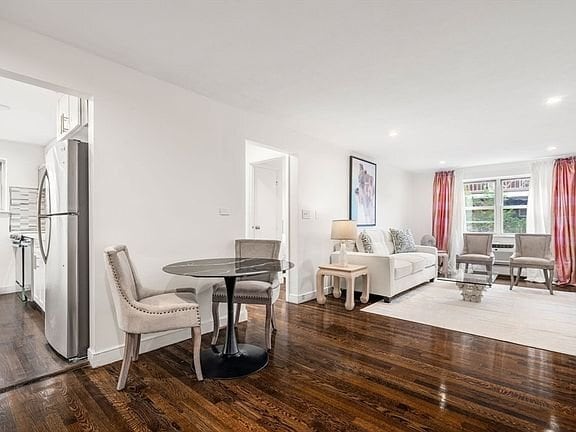 Foto del edificio - 8 Commonwealth Ct