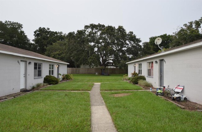 Building Photo - 885 School House Rd