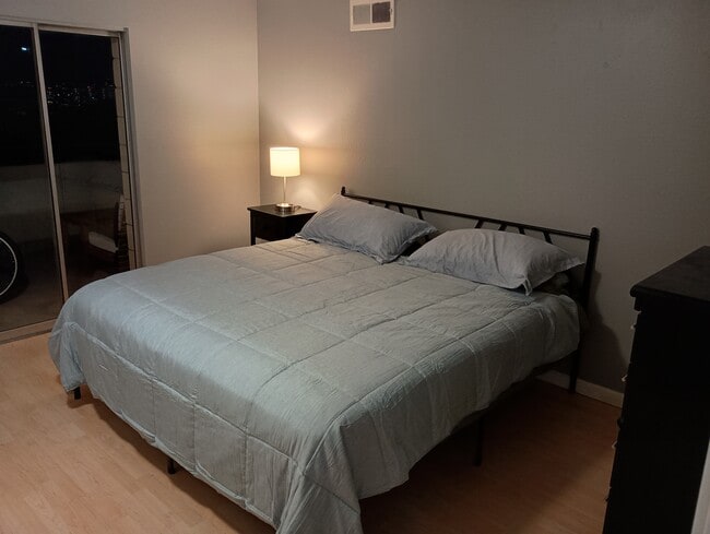 Photo - 700 N Washington St Apartment