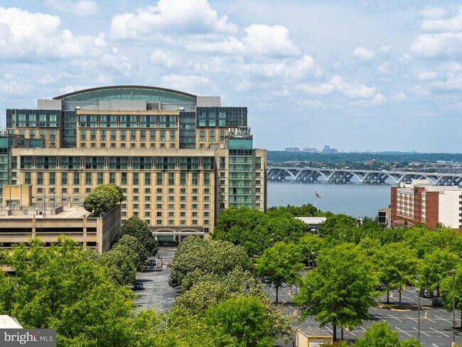 Foto del edificio - 510 Overlook Park Dr