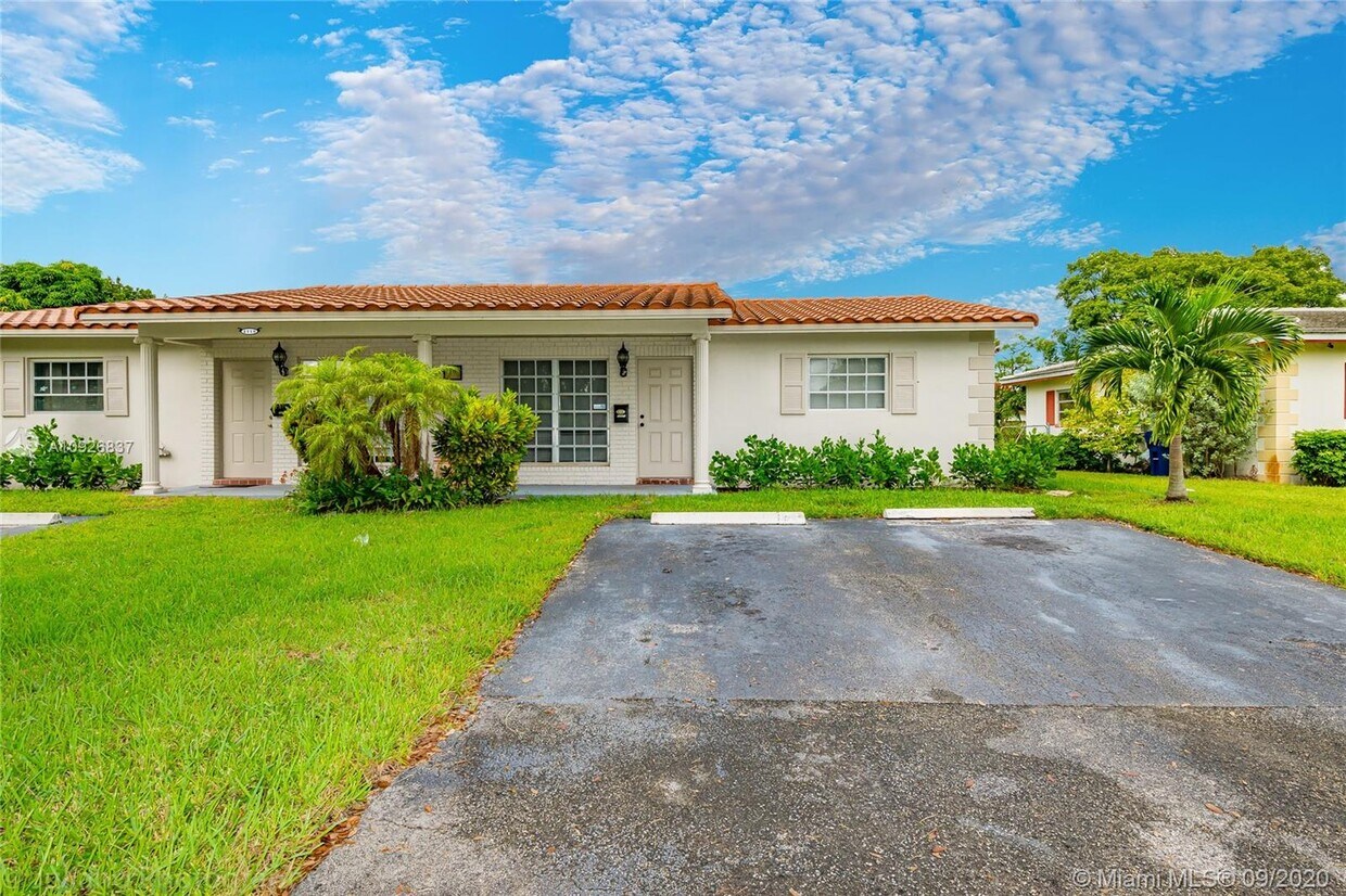 Primary Photo - 4110 Woodside Dr