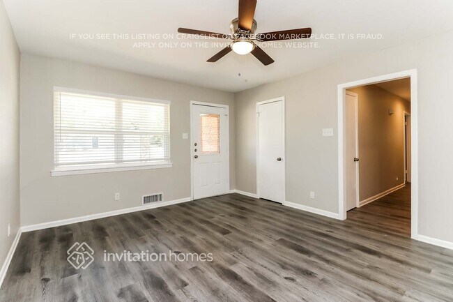 Building Photo - 310 E Huitt Ln