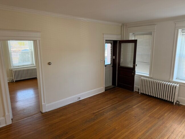 Habitación delantera n.° 2 - 143 Cricket Ave