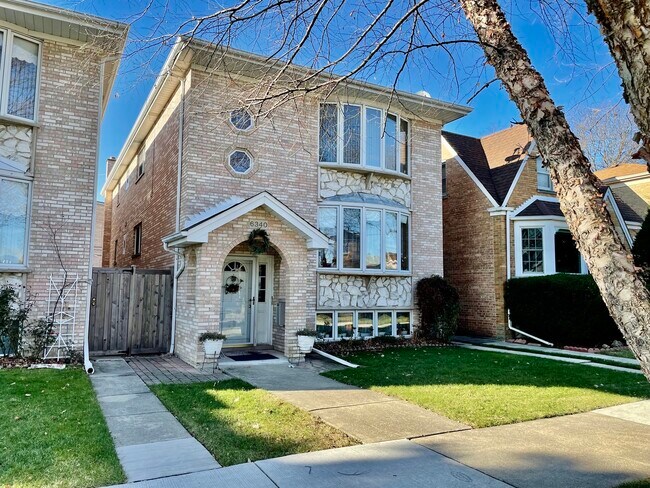 Building Photo - 6340 N Mobile Ave