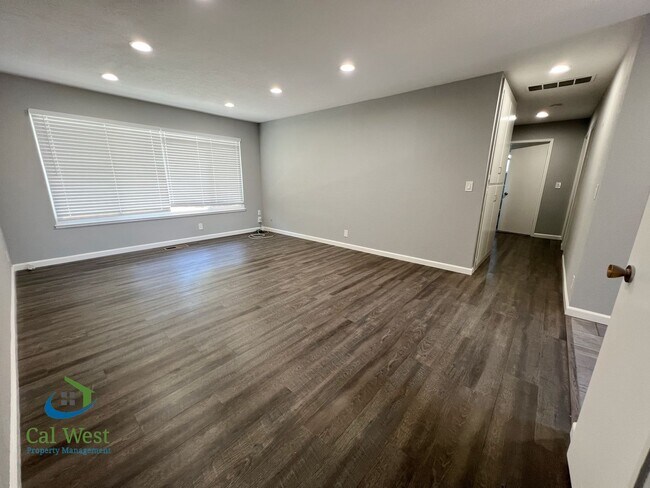 Foto del edificio - $5,295 - Sunnyvale Remodeled 3 Bedroom 2 Bath Single Story Home near Apple Campus!