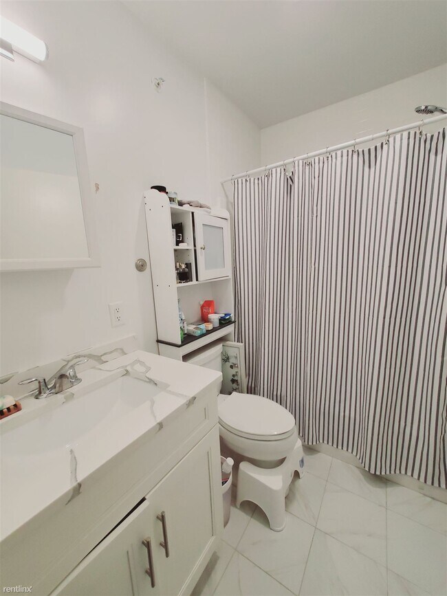 Foto del edificio - Studio, 1 bath Condo - 898 Hope St Fl 2