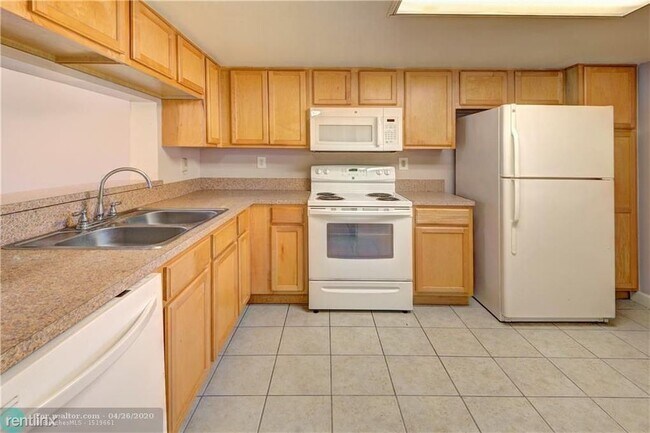 Foto del edificio - 2 br, 2 bath Condo - 530 SW 113th Way