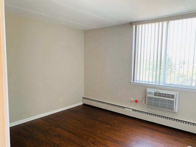 Foto del edificio - 225 S Rohlwing Rd