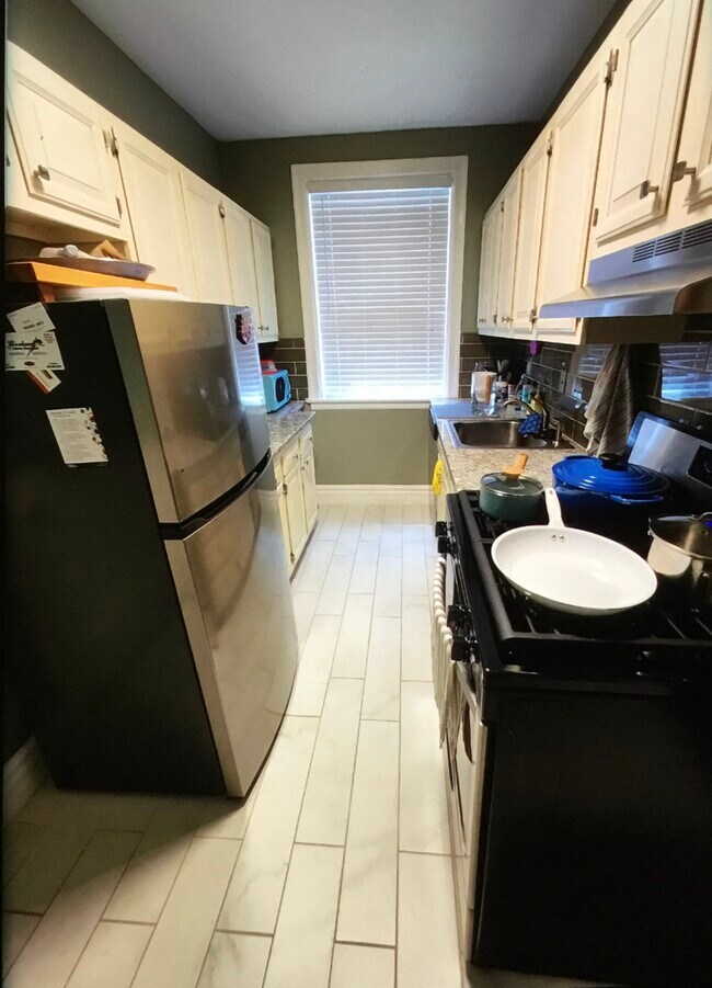 Kitchen - 7525 Buckingham Dr