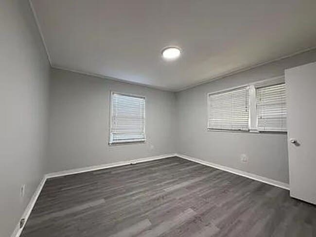 Building Photo - Fresh, Bright & Move-In Ready on Willow Lane!