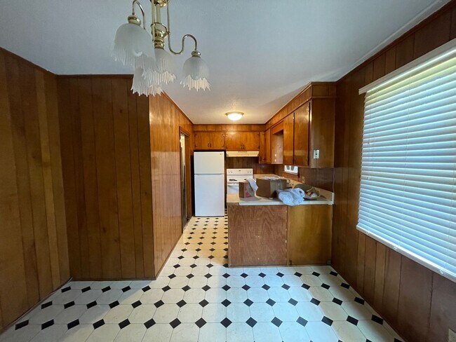 Building Photo - 6524 Camelot St