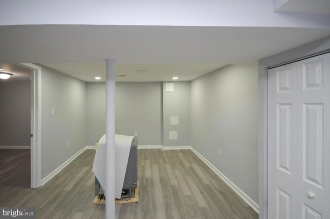 Building Photo - 46670 Midway Dr