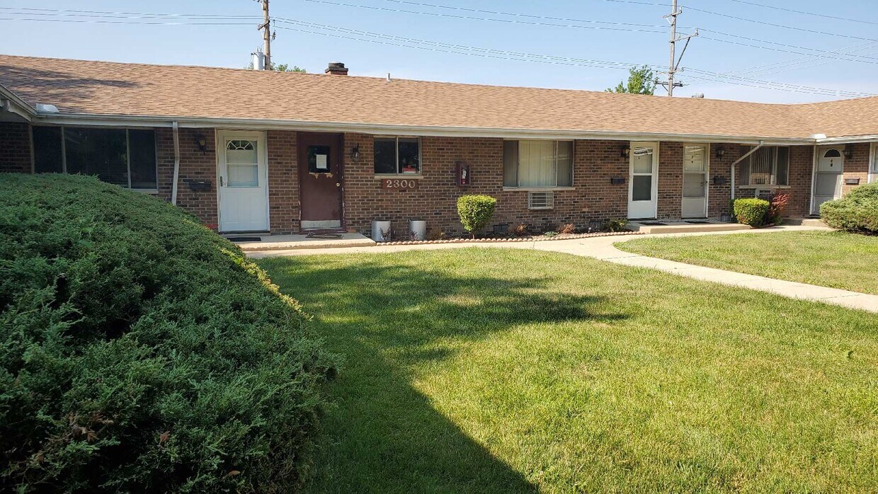 Front yard to laundry and parking - 2300 20th St