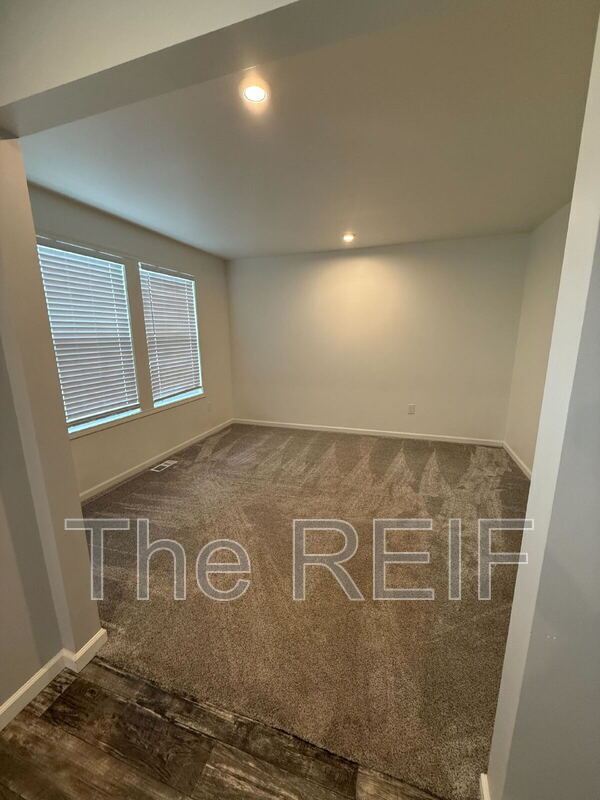 Building Photo - 4477 Soya Ave
