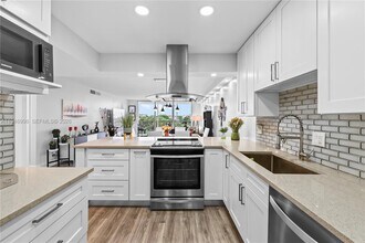 Building Photo - 2661 S Course Dr